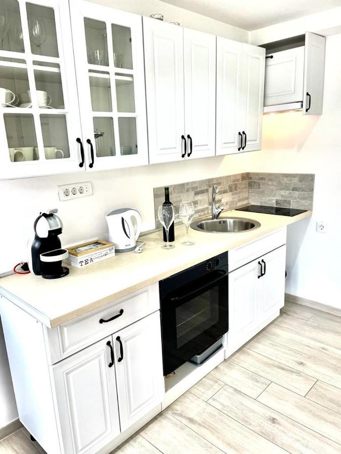 P&I Apartments Jadranska 74,Dobrota โกตอร์ ภายนอก รูปภาพ